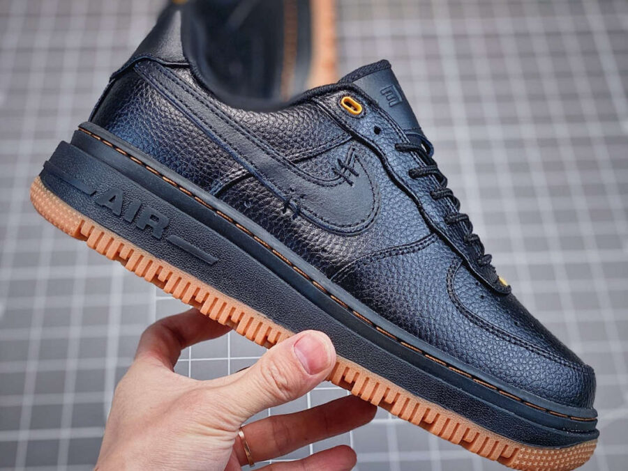 Low Nike Air Force 1 Luxe Black DB4109-001
